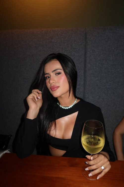 Black hair 69 position escort in Lahore